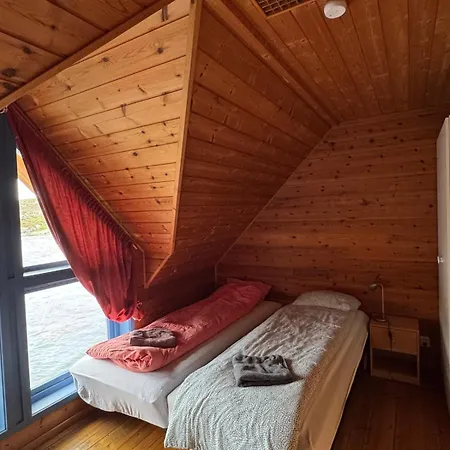 Cozy Oceanfront Escape *