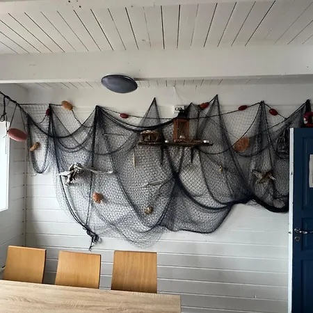 Cozy Oceanfront Escape Apartment Nautnes