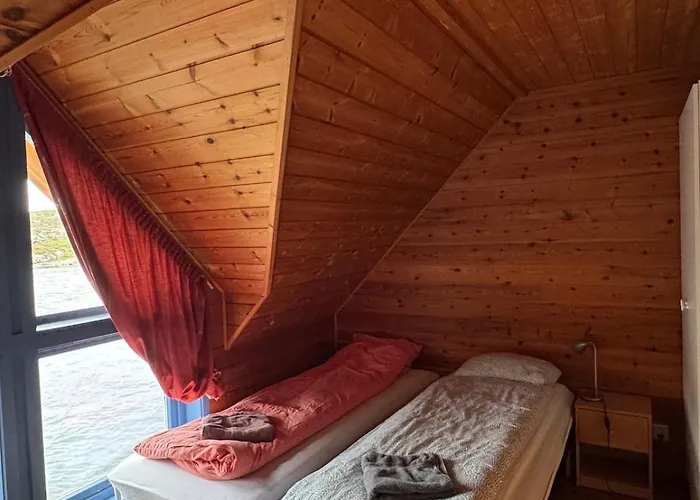 Cozy Oceanfront Escape *