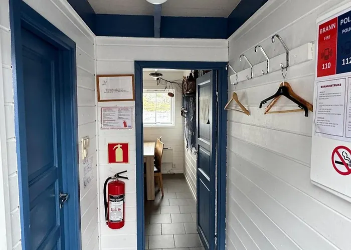 Cozy Oceanfront Escape Nautnes