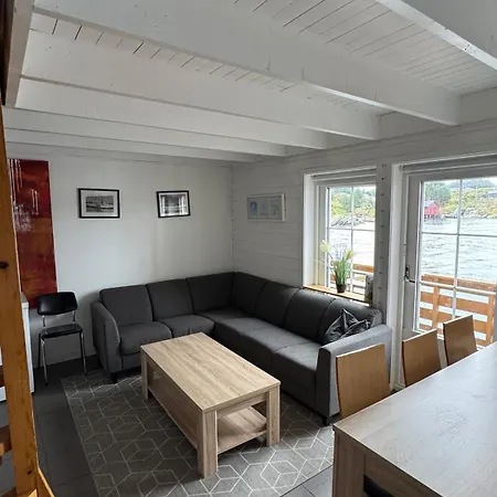 Cozy Oceanfront Escape 아파트 *